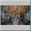 Hong Kong Island -  R&auml;ucherspiralen und Altar im Nebenraum des Man Mo Tempels in Sheung Wan (rechts vom Haupteingang)