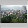 Macau - Blick von der Bergfestung "Monte Fort" Richtung Westen auf die Altstadt; vorne die Fassade der Kathedrale des Hl. Paulus, hinten das chinesische Festland