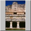 Uxmal - Haus der Nonnen, Geb&auml;udeverzierungen  an der Nordseite des Innenhofs