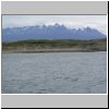 Feuerland - Blick vom Beagle-Kanal aus auf die Inselk&uuml;ste &ouml;stlich von Ushuaia