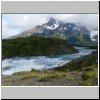 Torres del Paine NP - Wanderung von Salto Grando Wasserfall entlang des Ufers des Lago Nordenskj&ouml;ld Richtung Cuernos-Gipfel