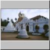 Dikwella - Tempel Wewurukannala Vihara mit der gr&ouml;&szlig;ten Buddha-Statue der Insel (50 m)